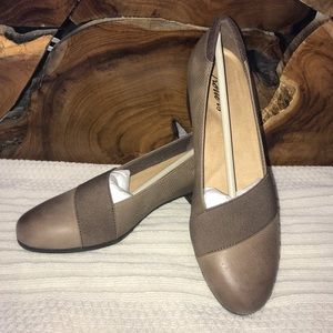 Trotters Dark Taupe Leather Flat - 7 Narrow